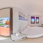 Lanzarote Deluxe & Pool