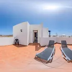 Lanzarote Deluxe & Pool *